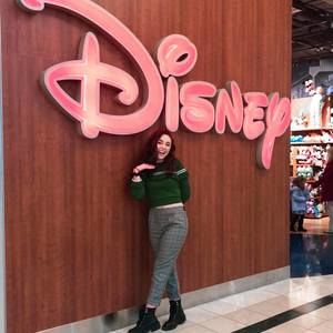 Meet your Posher, Brooke